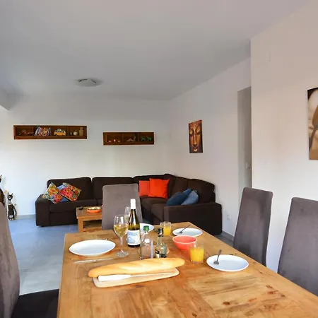 Attractive Center Apartment *