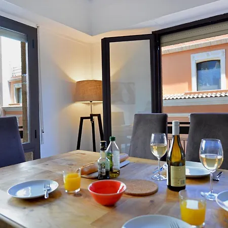 Attractive Center Apartment *